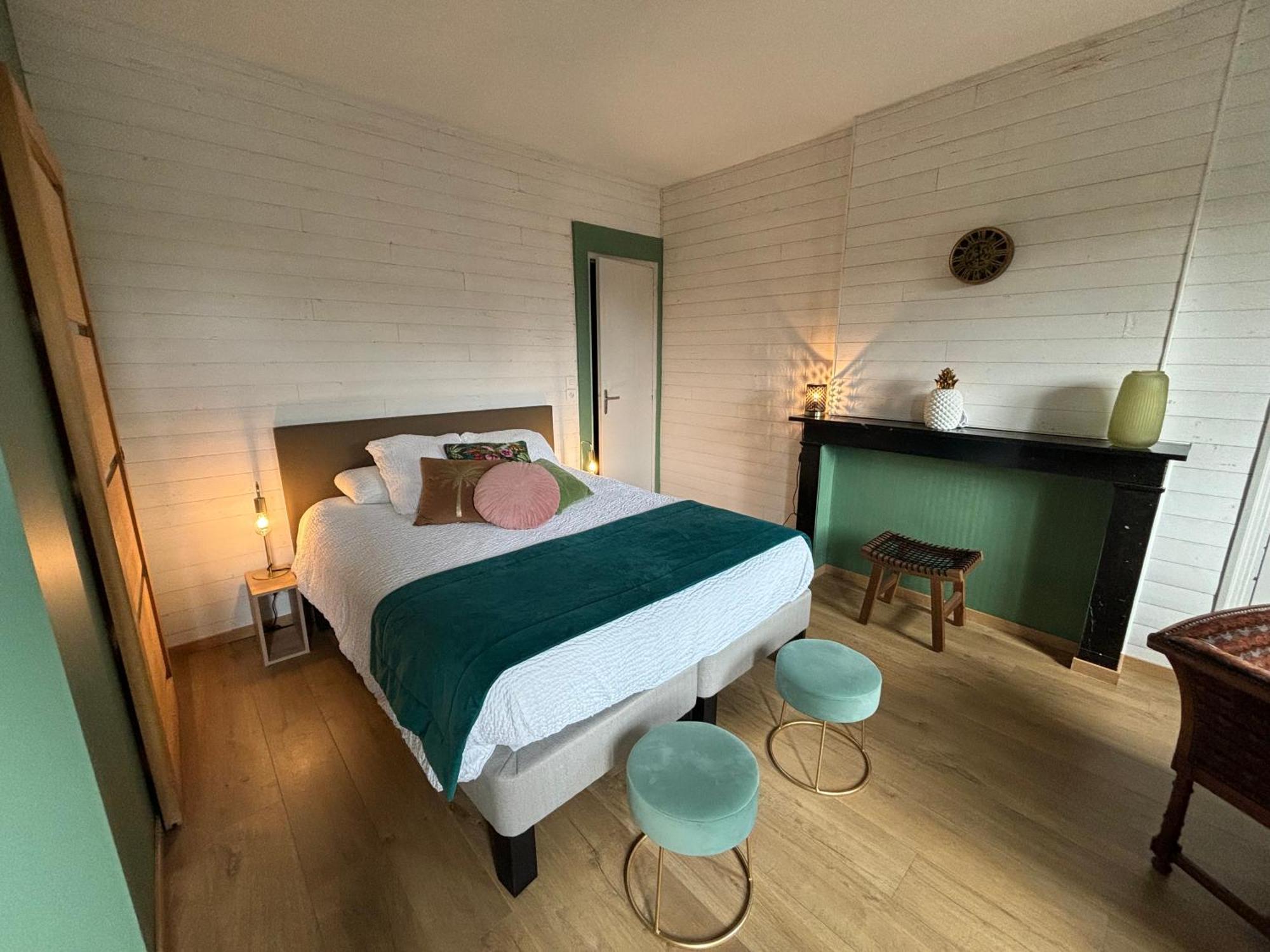 Logis Hotel-Restaurant - Le Moulin D'Artres Exteriör bild