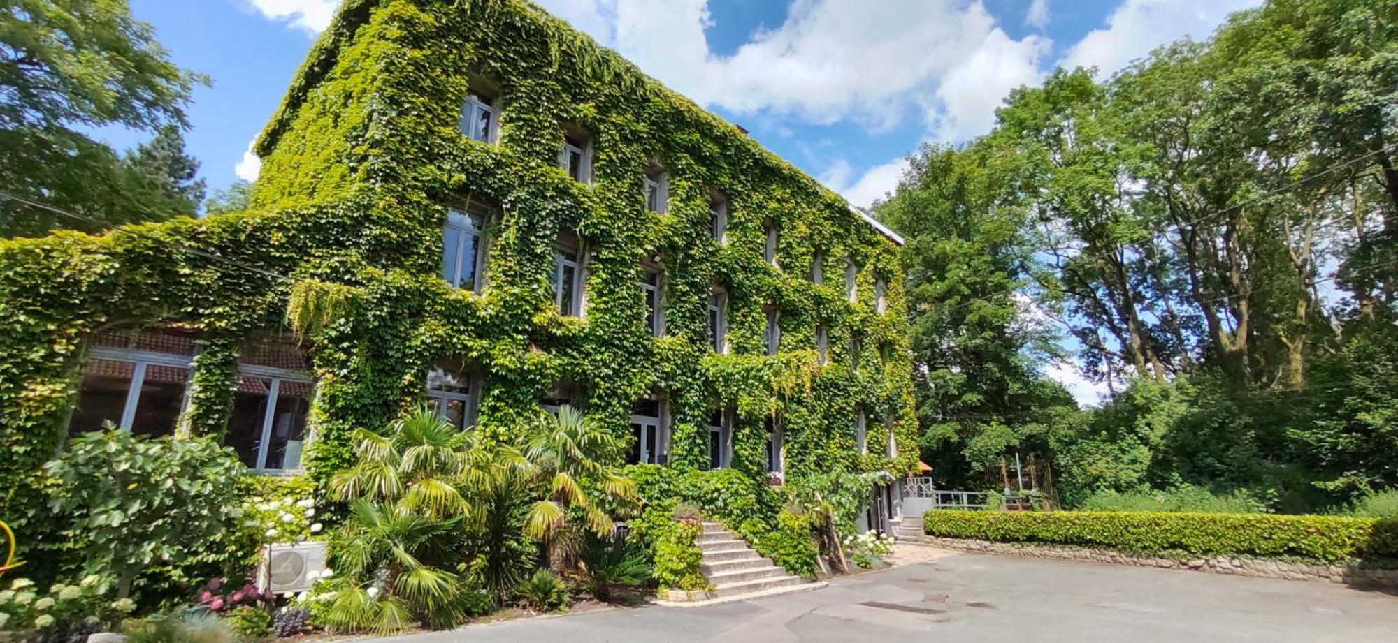 Logis Hotel-Restaurant - Le Moulin D'Artres Exteriör bild