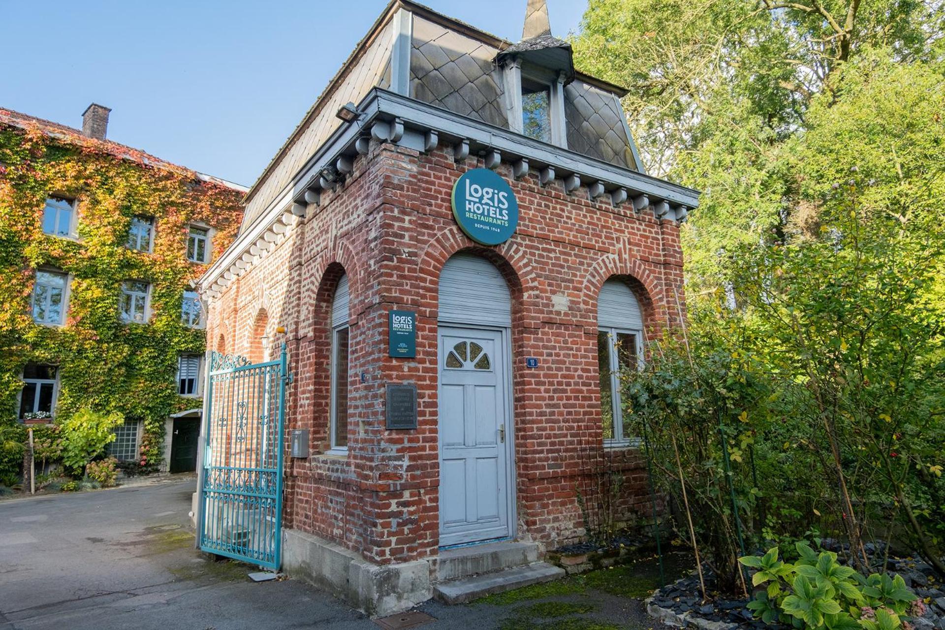 Logis Hotel-Restaurant - Le Moulin D'Artres Exteriör bild